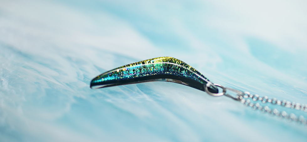 Dichroic Boomerang