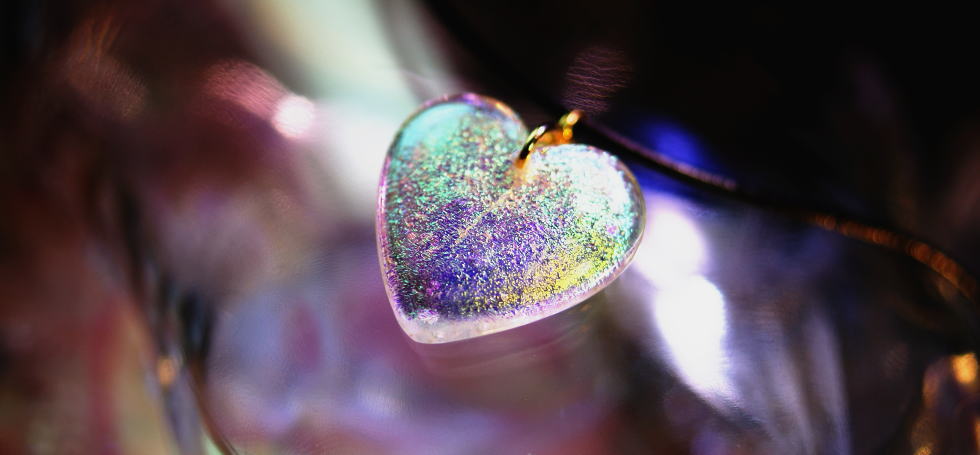 Dichroic heart