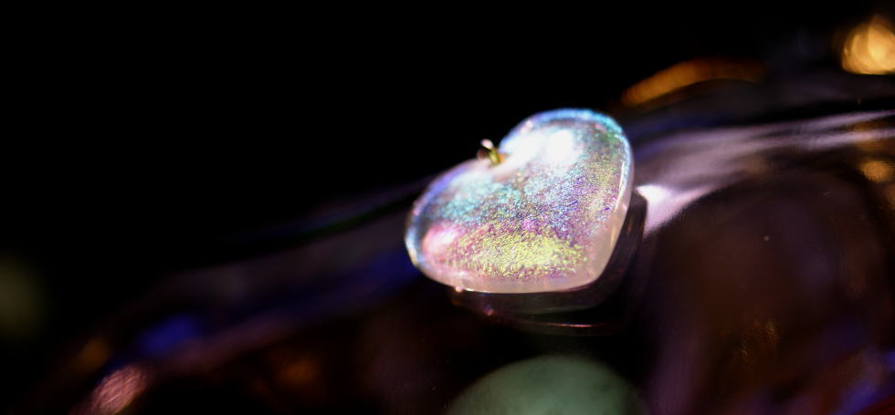 Dichroic heart