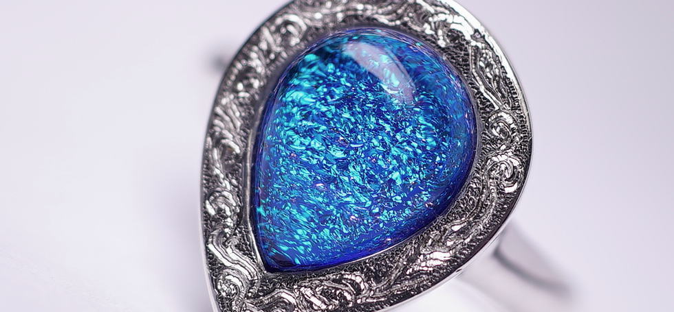 Dichroic engraving ring