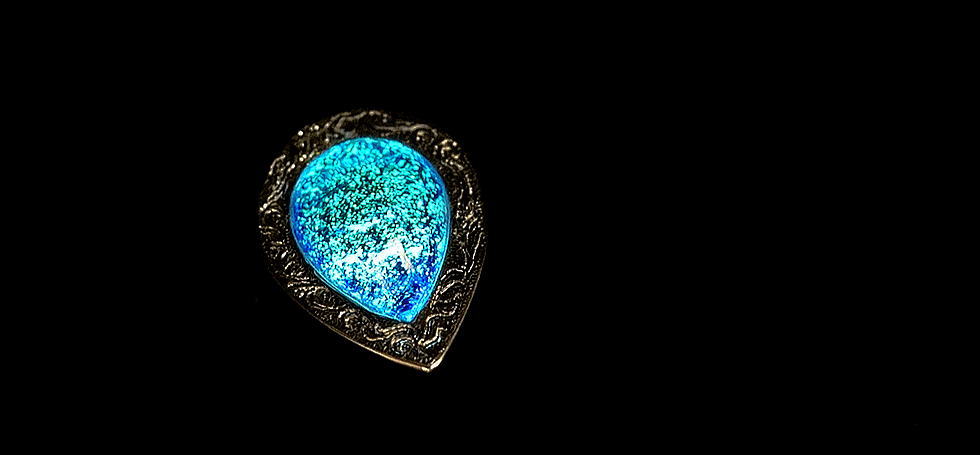 Dichroic engraving ring