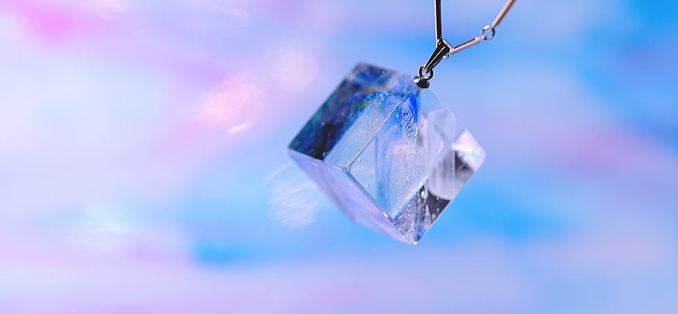 Sparkling crystal cube