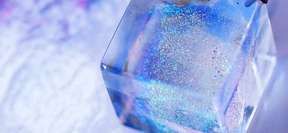 Sparkling crystal cube