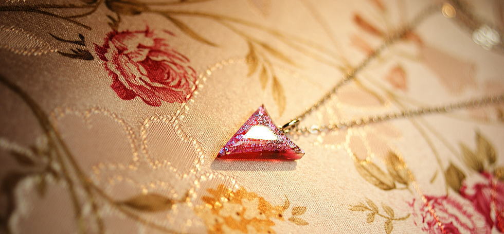 Dichroic triangle emblem ～ Charm ～