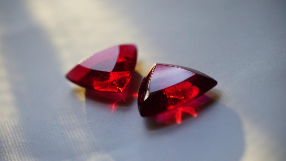 Reuleaux triangle  ～ Ruby red ～